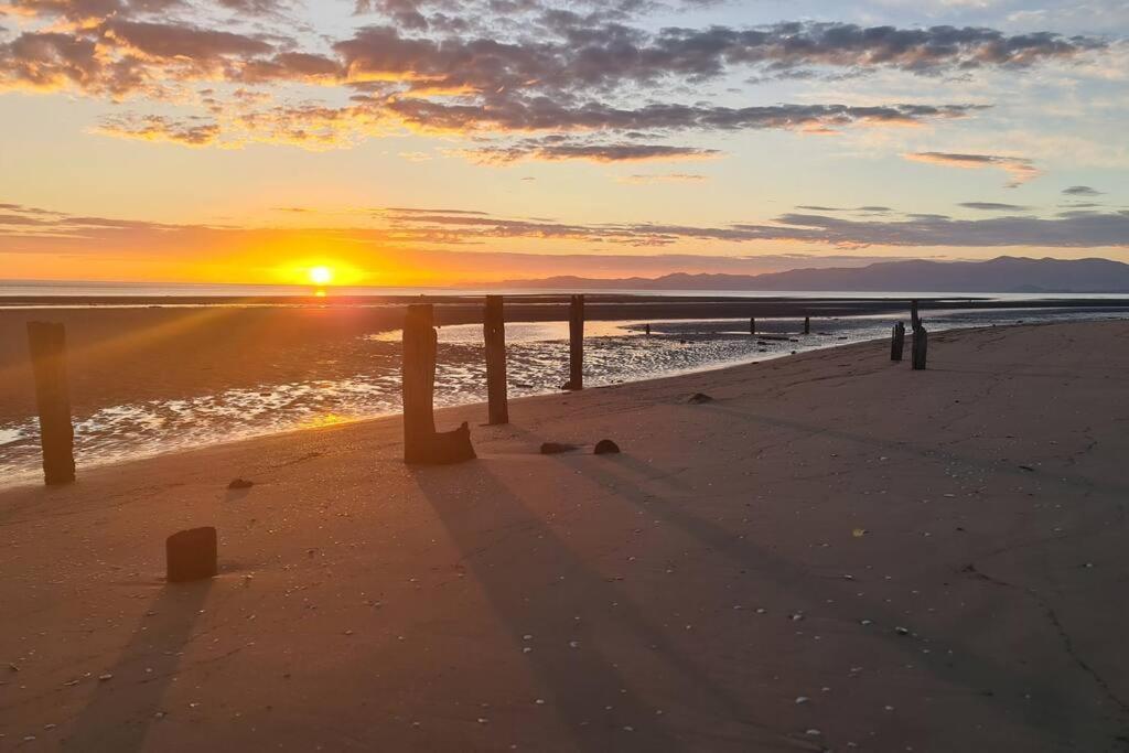 Beachfront Escape Collingwood Buitenkant foto